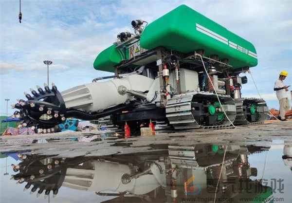 首次！我国深海重载作业采矿车海试水深突破4000米(图1)